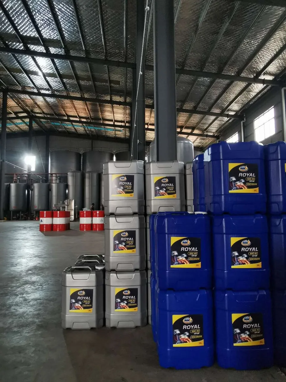 Blending tanks and filled drums in the warehouse