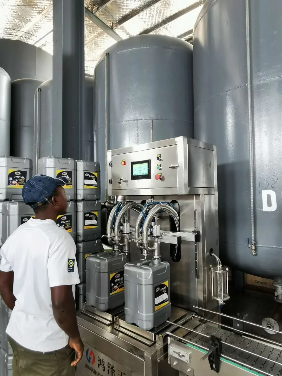 Automatic filling line at the MM Lubricants blending plant